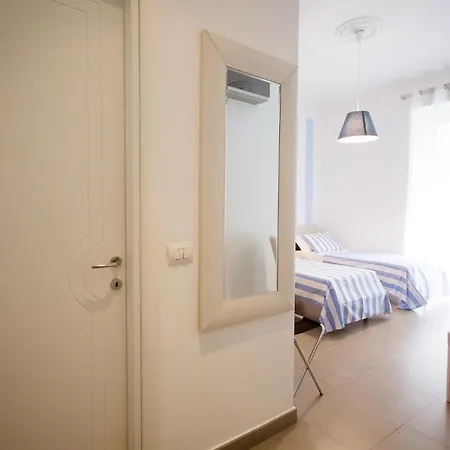 E - Rent And Le Nel Corso - Adults Only Ла-Спеція