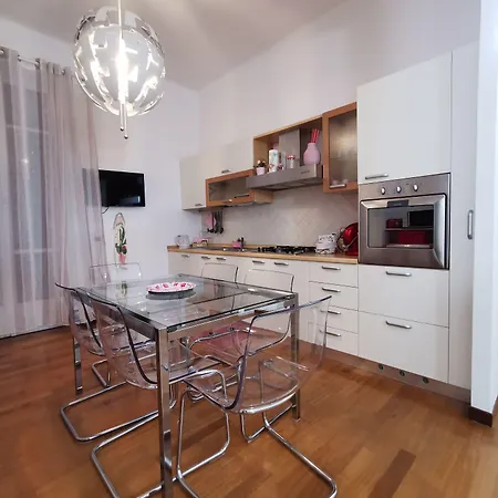 بيت ضيافة E - Rent And Le Nel Corso - Adults Only لا سبيتسْيا