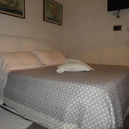 E - Rent And Le Nel Corso - Adults Only Gæstehus 2*